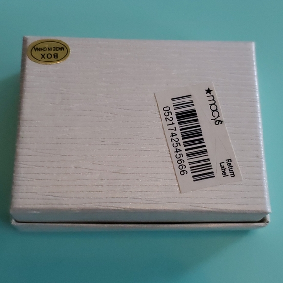 Victoria Townsend Earrings NWT - Picture 7 of 7